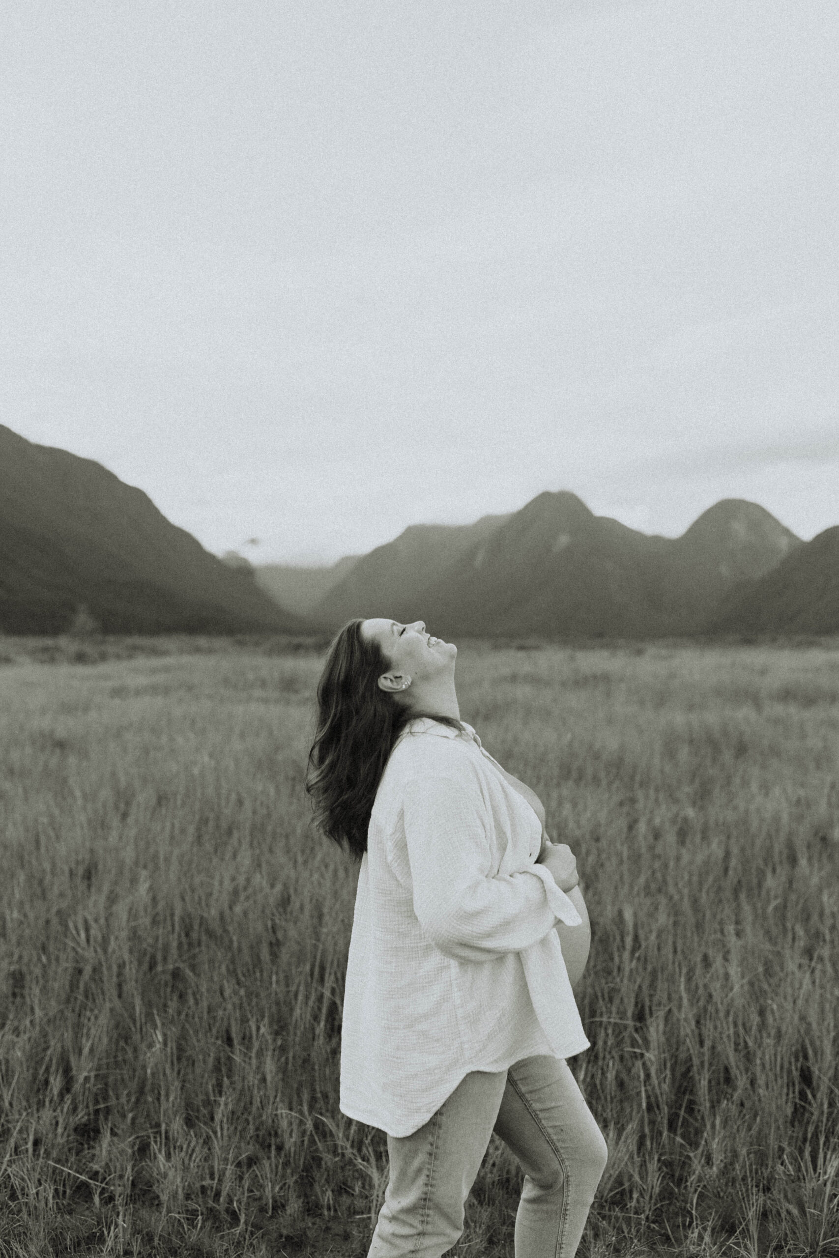 black and white photo of a pregnant women taken in the fraser valley mountains